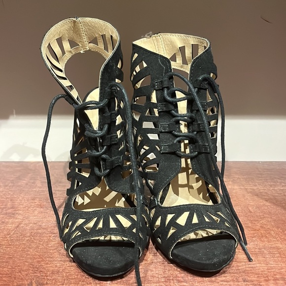 Black cut out lace heels size 7 Women - Picture 2 of 4